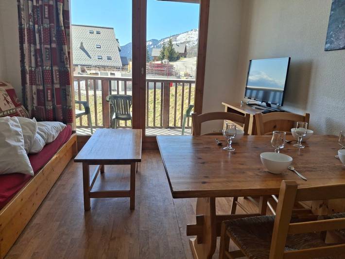 Gîte pour 6 personnes, avec balcon à Montgellafrey