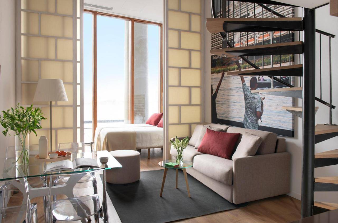 One Bedroom Apartment with River View in Amsterdam West, Costa Holandesa