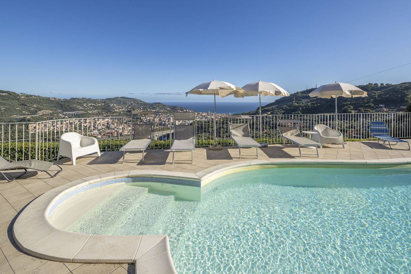 Villa Caroline with Pool and View - Villa Caroline in Imperia, Riviera di Ponente
