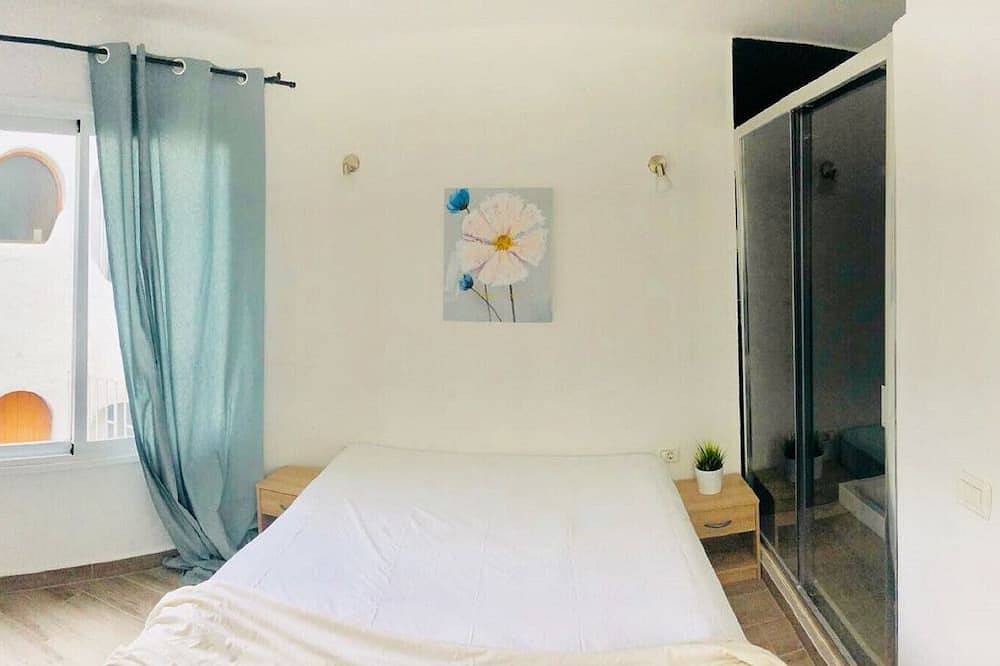 Entire apartment, Triplex Fantasy Fun In Playa De Las Americas in Playa de las Américas, South Tenerife