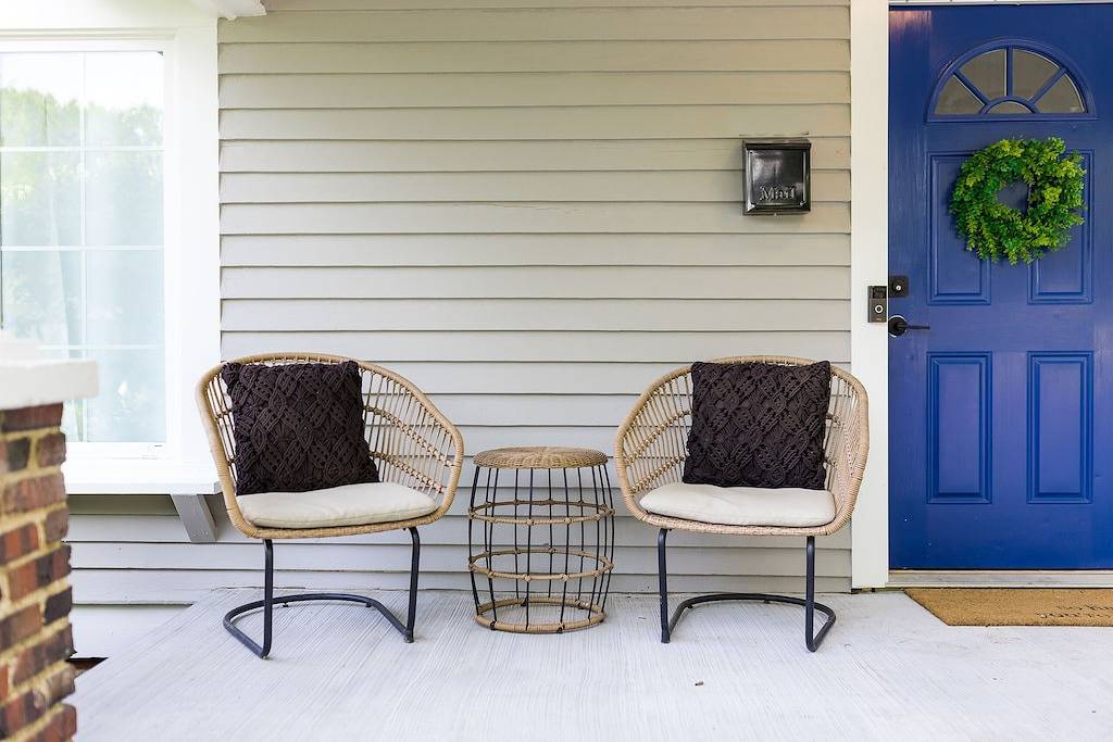 The Coliseum Cottage. 1 King/ 2 Queen Beds. Close to coliseum and colleges. in Greensboro, Guilford County