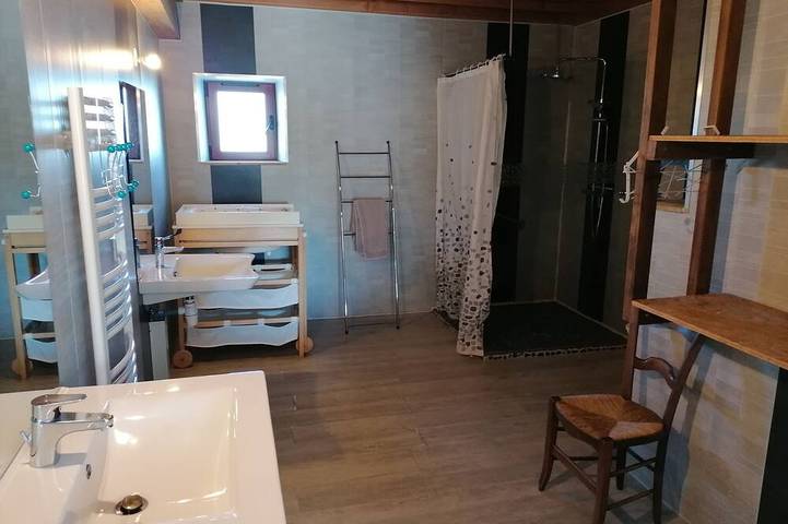 Gîte pour 10 personnes, avec jardin à Parthenay - 2