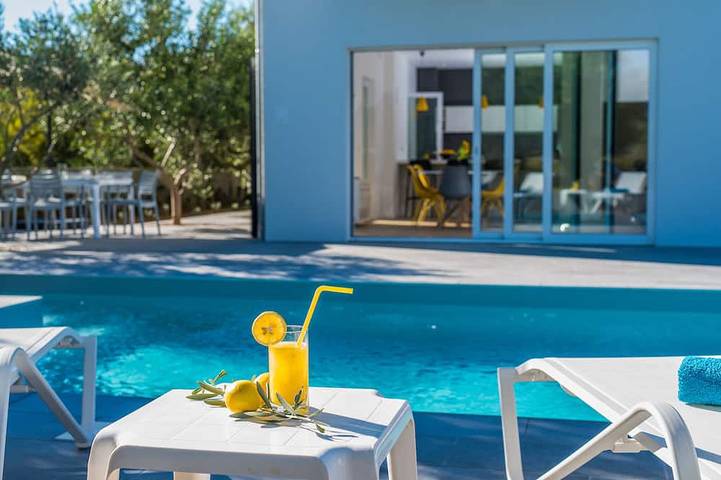 Vacation rental for 8 people, with yard and sauna in Zadar