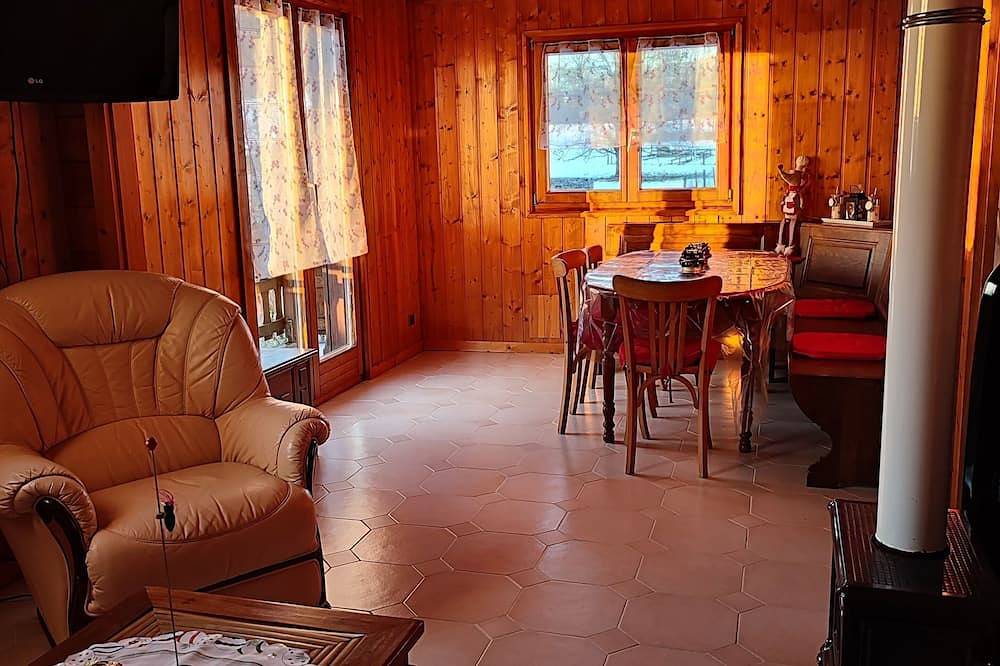 Chalet \"Le Petite Prince \", Pays des Lacs in Saffloz, Jura Francais