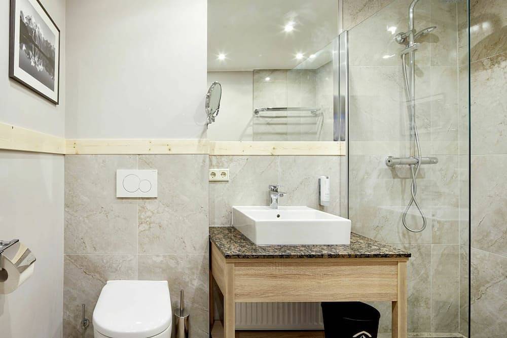 Ganze Wohnung, Herrliche Wohnung für 4 Gäste mit Pool,  W-Lan, Tv, Balkon, Haustiere erlaubt und Panoramablick in Rennweg am Katschberg, Bezirk Spittal an der Drau