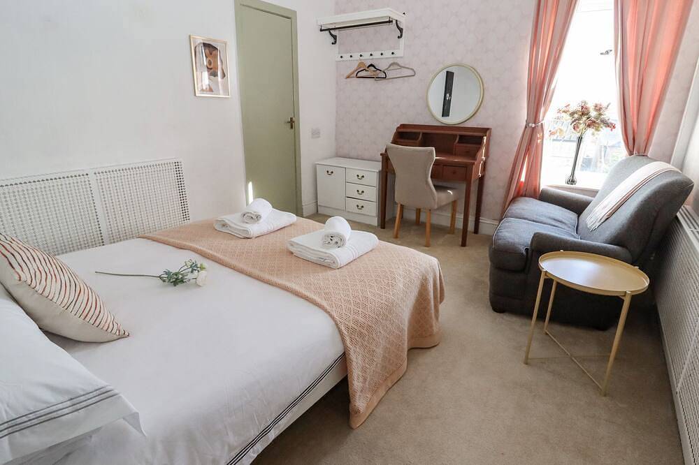 112 Balmoral Road, pet friendly, with a garden in Morecambe in Morecambe, Lancashire