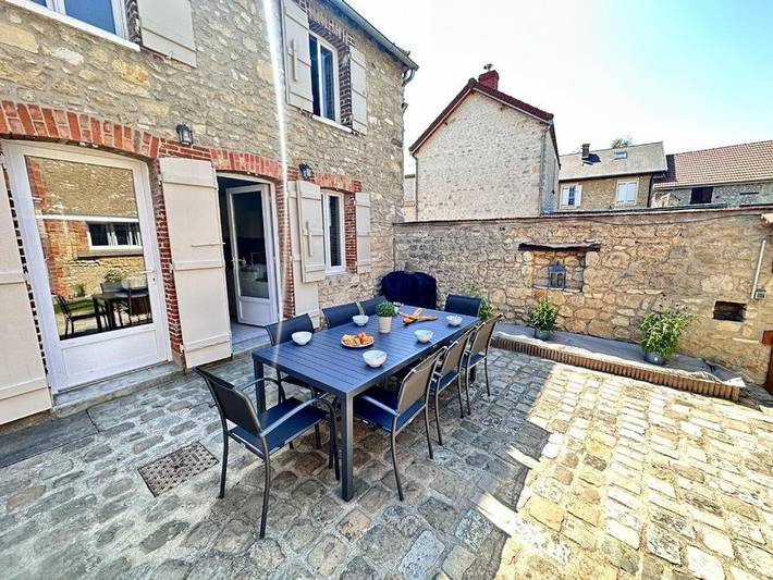 Gîte pour 6 personnes, avec terrasse dans Courcelles-Sapicourt