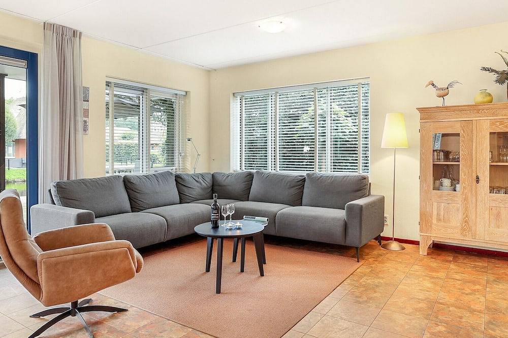 Detached 4-person bungalow in Drenthe