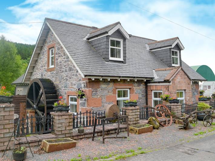 Log cabin for 2 people, with garden, with pets in Dumfries and Galloway