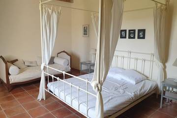 Chambre d’hôte pour 3 personnes, avec piscine et jardin à Conne-de-Labarde