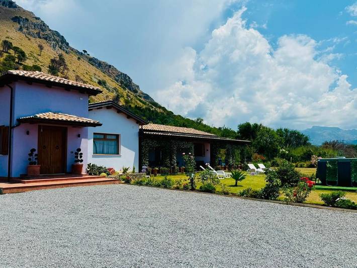 Location de vacances pour 6 personnes, avec vue ainsi que piscine et jardin à Santa Domenica Talao - 3
