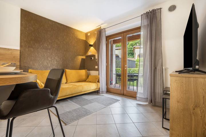 Hel lejlighed, Flat 'Perlago' with shared pool, Wi-Fi and air conditioning in Costermano, Garda-Fjellene