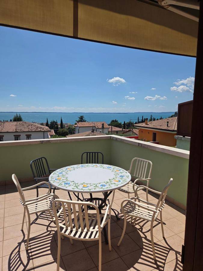 Villa pour 6 personnes, avec vue sur le lac et piscine ainsi que vue et jardin à Garde - 3