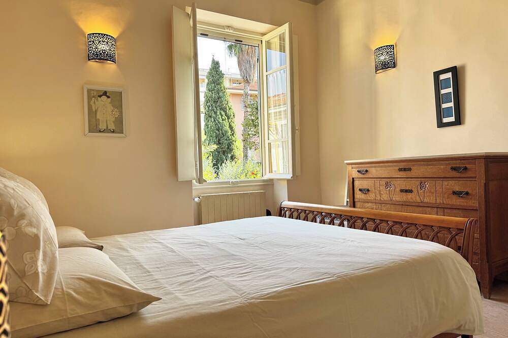 Appartamento intero, Villa storica I Giardino | Mare 5 min | 6 ospiti I Parcheggio privato in Vallecrosia, Riviera di Ponente