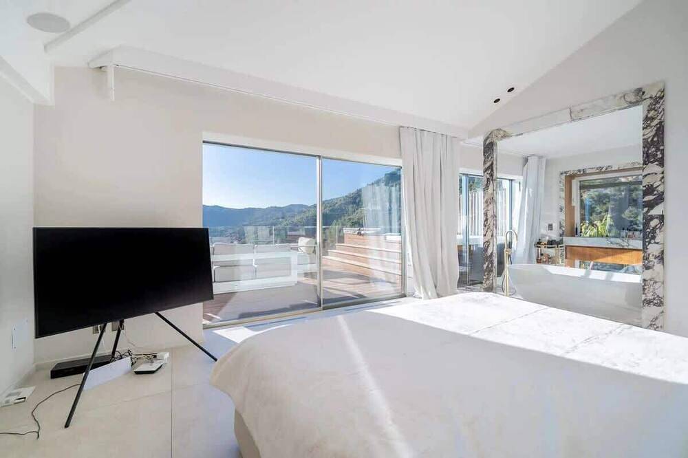 Luxury Villa with Panoramic Sea and Monaco View in Roquebrune-Cap-Martin, Nice region