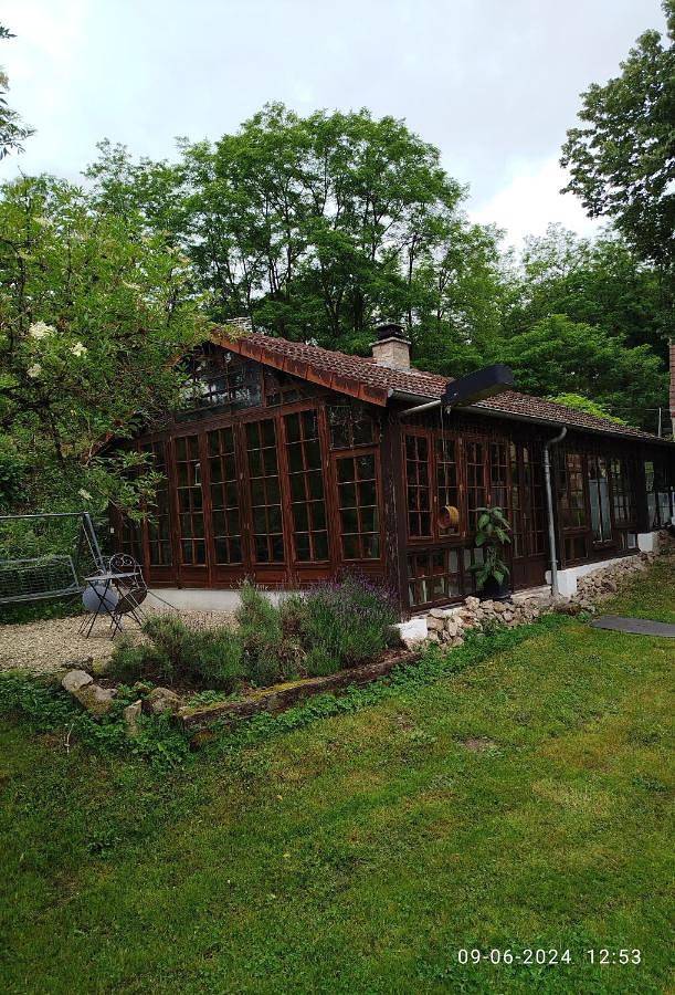 One-Bedroom Chalet in Saint-Vallier (Saône-et-Loire), Région de Chalon-sur-Saône