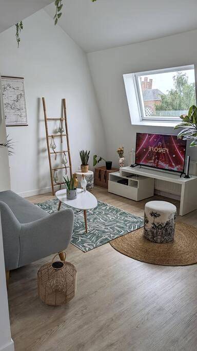 Appartement entier, Three-Bedroom Apartment in Croix (homonymie), Région de Lille