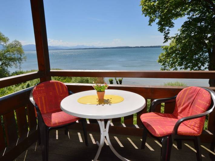 Ferienwohnung für 3 Personen, mit Sauna und Seeblick sowie Balkon, kinderfreundlich in Chieming