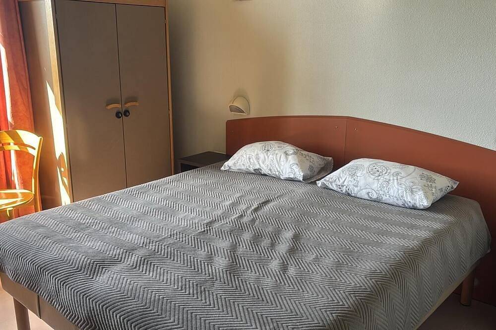 Welcome to Auberge les Clarisses with its relaxation area, communal kitchen in Gourdon, Quercy