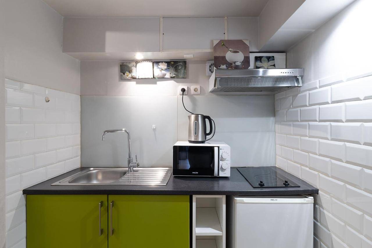 Studio indépendant en villa Calme, Jardins et Piscine à 5 min de la Mer in Nice, Côte méditerranéenne (France)