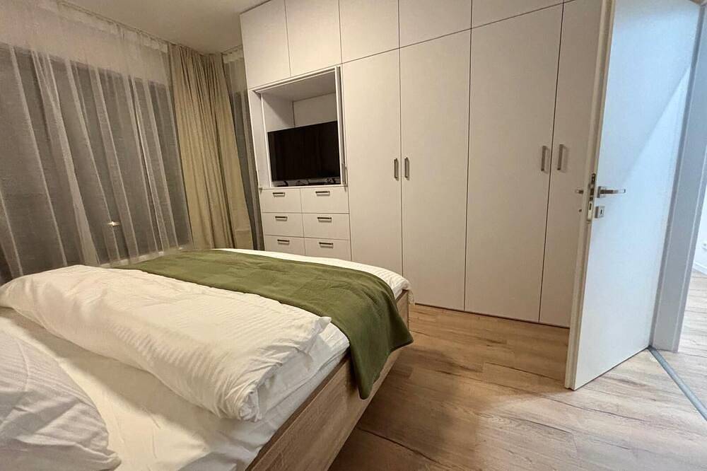 Entire apartment, Spacious Old Town 2Br • Balcony • Parking • Ac • Dryer in Bratislava, Bratislava region