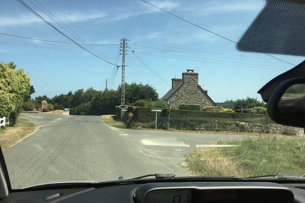 Fisherman's house for rent, sea view, Brittany in Plougrescant, Pink Granite Coast