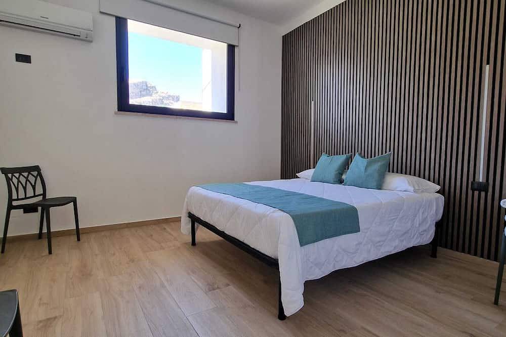 Entire apartment, Isolarentalcar Apartment: Apartments In A Villa With A Swimming Pool in Capaci, Palermo Province