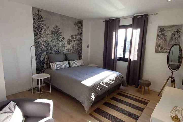 Location de vacances pour 8 personnes, avec terrasse ainsi que jardin et jacuzzi à Aubais - 2