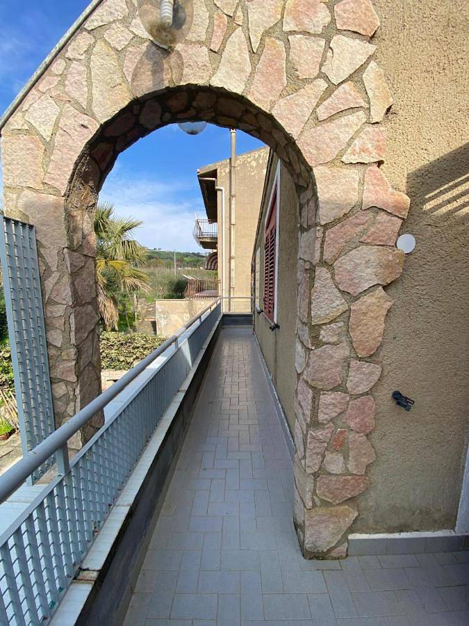 Gîte pour 3 personnes, avec Balcon et Terrasse ainsi que Jardin et Vue à Lercara Friddi - 2