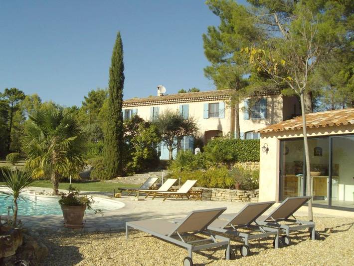 Chambre d’hôte pour 2 personnes, avec piscine et jardin ainsi que vue et bassin pour enfant