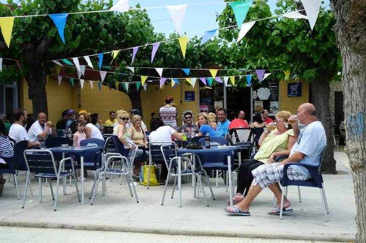 Wohnwagen für 4 Personen, mit Terrasse und Pool in Malgrat de Mar - 2