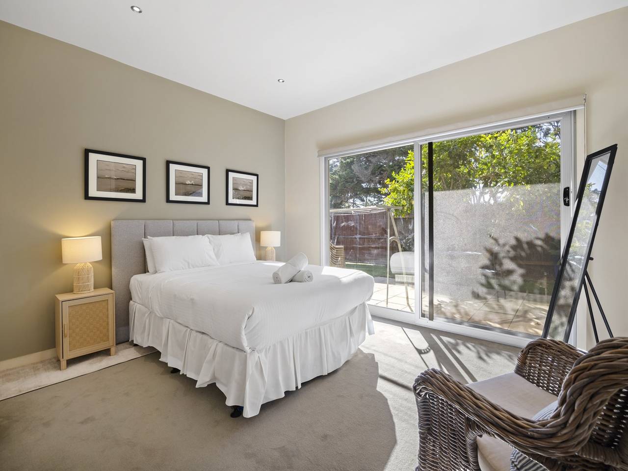 Entire apartment, Spacious 3-Bed Townhouse Near Dromana Beach in Melbourne, Mornington Peninsula