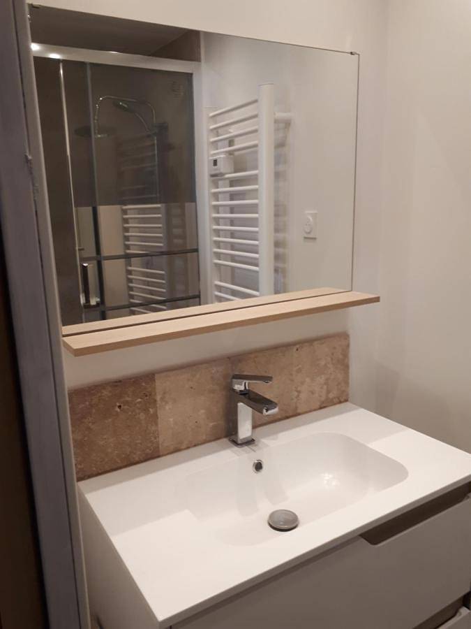 Location de vacances pour 3 personnes, avec vue et terrasse à Pont-l'Abbé-d'Arnoult - 3