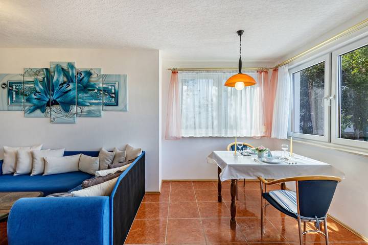Appartement entier, Appartement 'Ayleen' avec vue sur la montagne, terrasse privée et Wi-Fi in Hechingen, Neckar-Alb