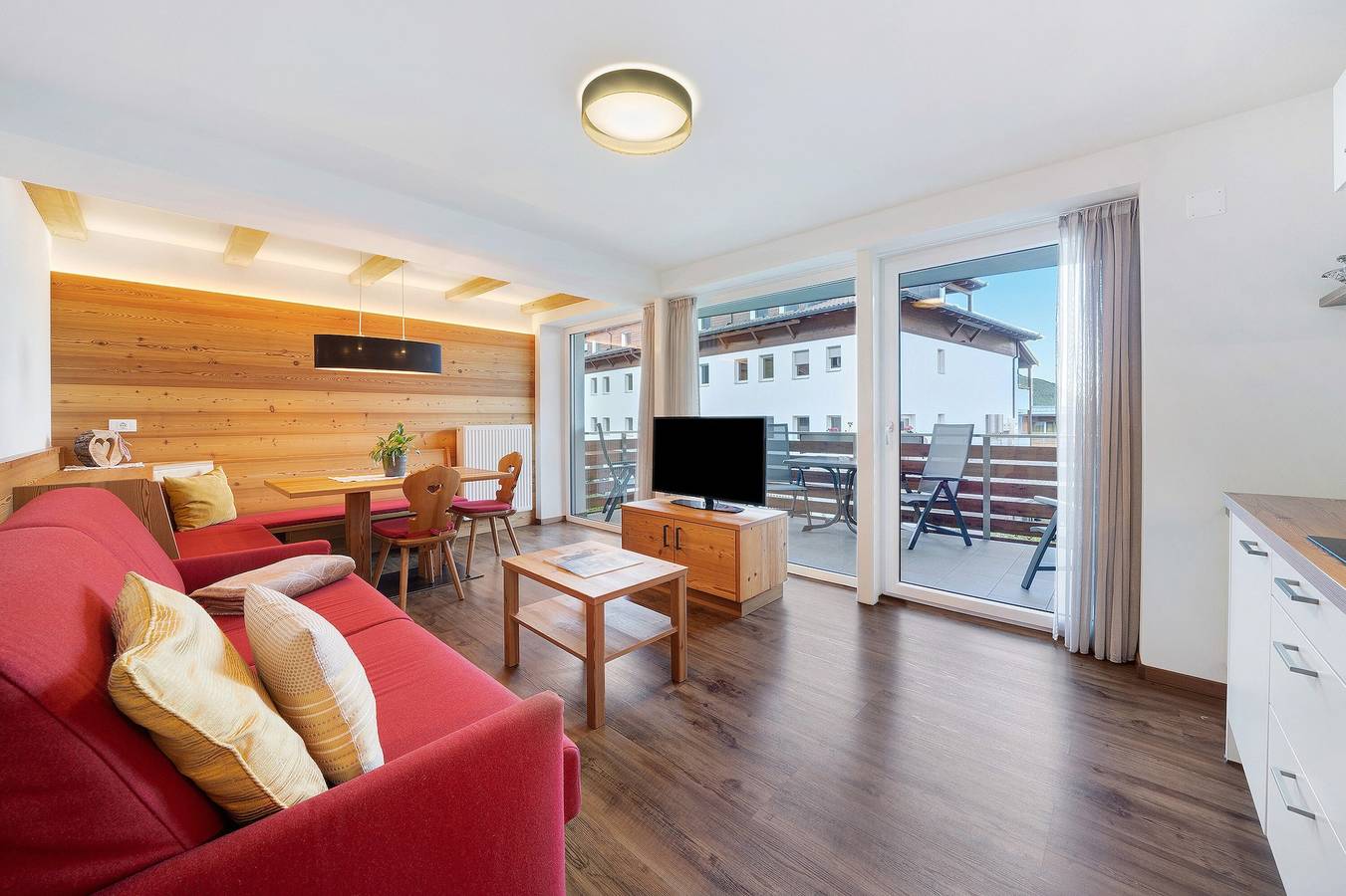 Ganze Wohnung, Ferienwohnung 'Nelkenstein Frühling' mit Bergblick, Gemeinschaftspool und Wlan in Schenna, Sarntaler Alpen