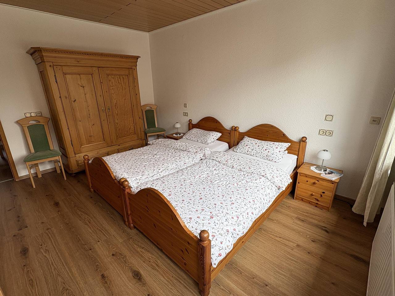 Ganze Ferienwohnung, Appartement/Fewo, Dusche und Bad, Wc, 2 Schlafräum in Gersheim, Saarpfalz-Kreis