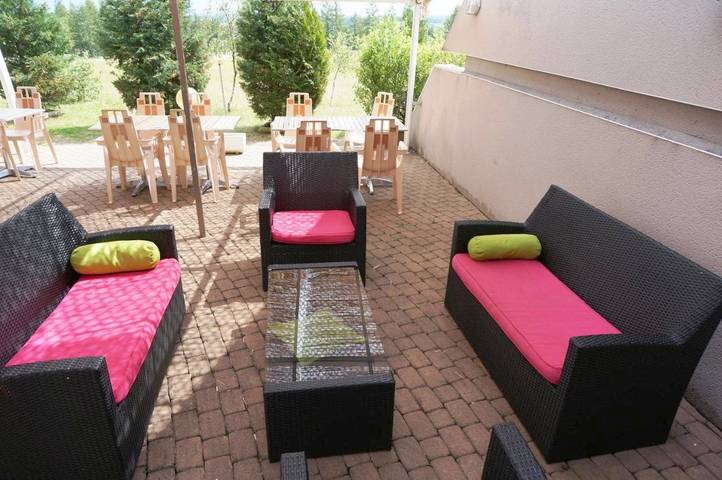 Hôtel pour 2 personnes, avec terrasse ainsi que jardin et vue à Saint-Chély-d'Apcher - 4