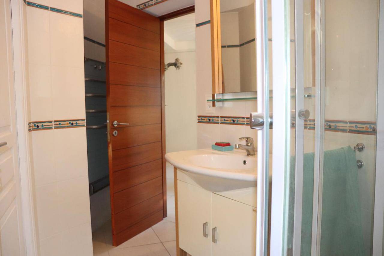 Appartement entier, One-Bedroom Apartment in Vailhauquès, Côte méditerranéenne (France)