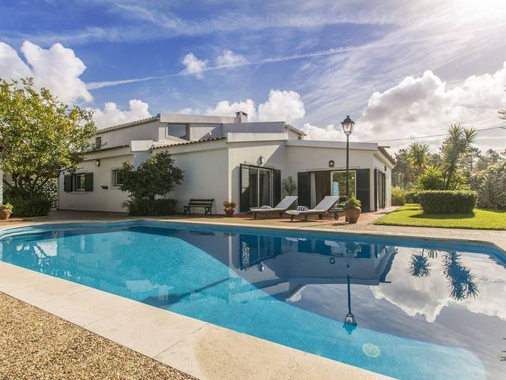 Location de vacances pour 8 personnes, avec balcon ainsi que jardin et piscine dans Lagoa de Albufeira