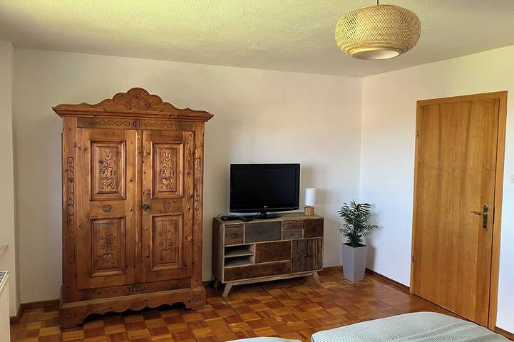 Ganze Wohnung, Schau in die Rhön - gemütliche Ferienwohnung mit schönem Ausblick vom Balkon in Urnshausen, Wartburg und Umgebung