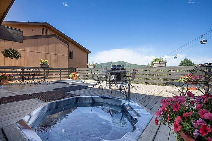 Vacation rental for 4 people, with hot tub and balcony as well as sauna in Steamboat Springs