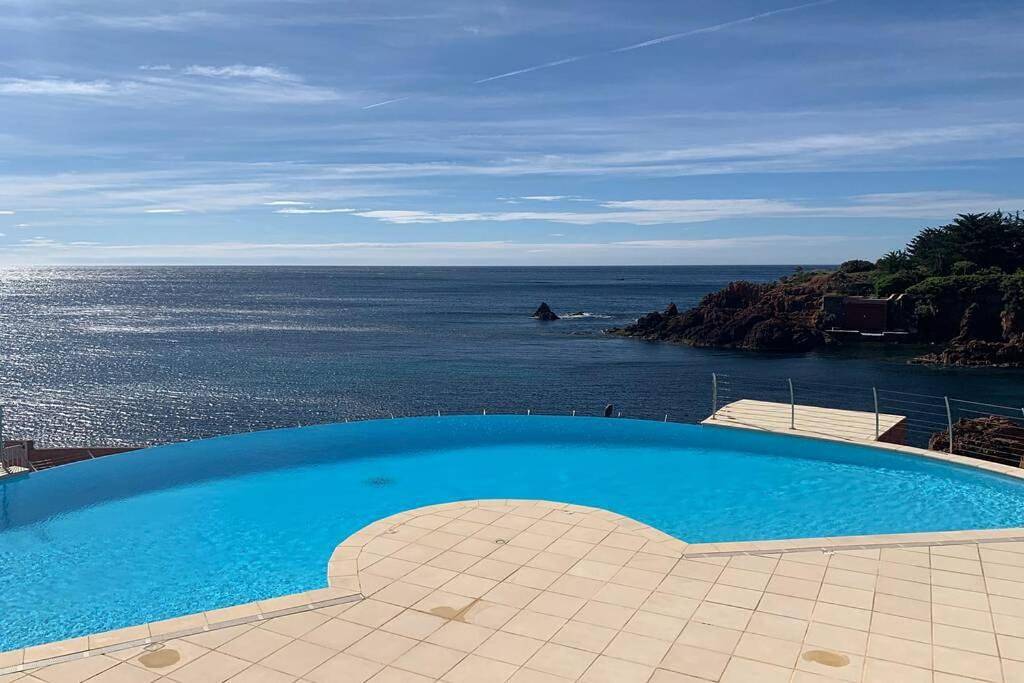 Appartement entier, Cap Neree Petit coin de paradis pieds dans l eau in Le Trayas, Saint-Raphaël