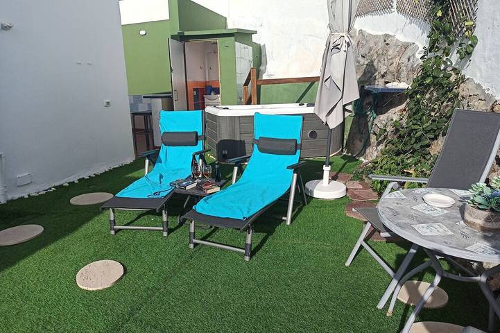 Ferienhaus für 6 Personen, mit Terrasse und Garten sowie Whirlpool
