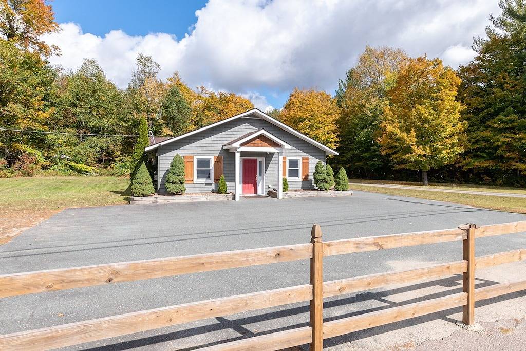 Home Walking Distance to Woodstock & Ice Castles in Woodstock (NH), Franconia Notch