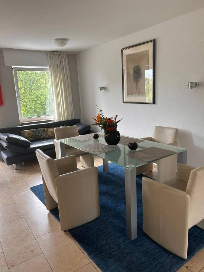 Ganze Wohnung, Großzügiges Design-Apartment nahe Köln - Balkon und Parkplatz in Pulheim, Rhein-Erft-Kreis