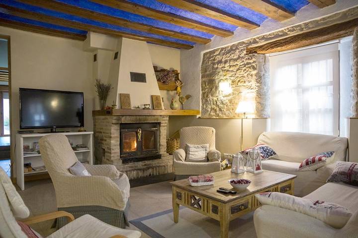 Maison de campagne pour 8 personnes, avec jardin, animaux acceptés
