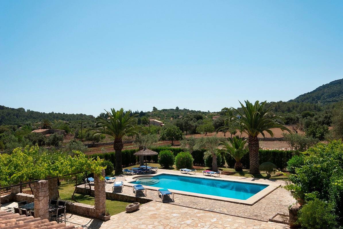 Villa Cal Apostol with Mountain View, Pool, Garden & Wi-Fi in Vall de Colonya, Pollença
