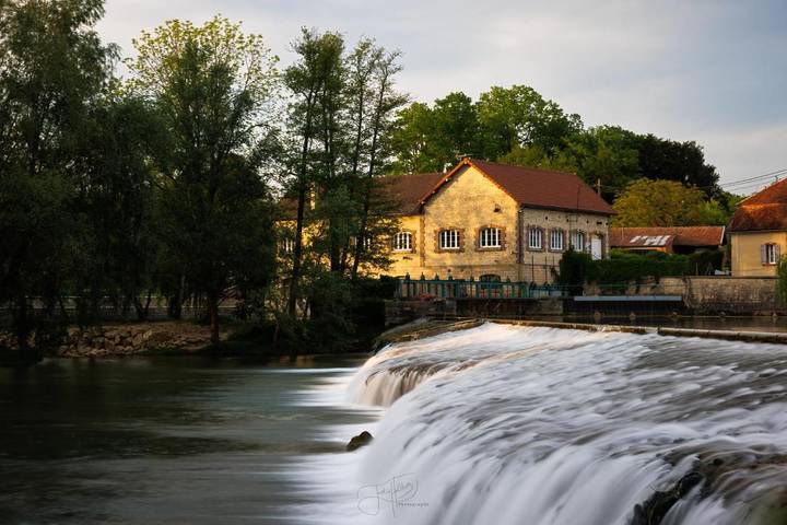 Location de vacances pour 15 personnes, avec Balcon et Terrasse ainsi que Jardin et Piscine à Chappes