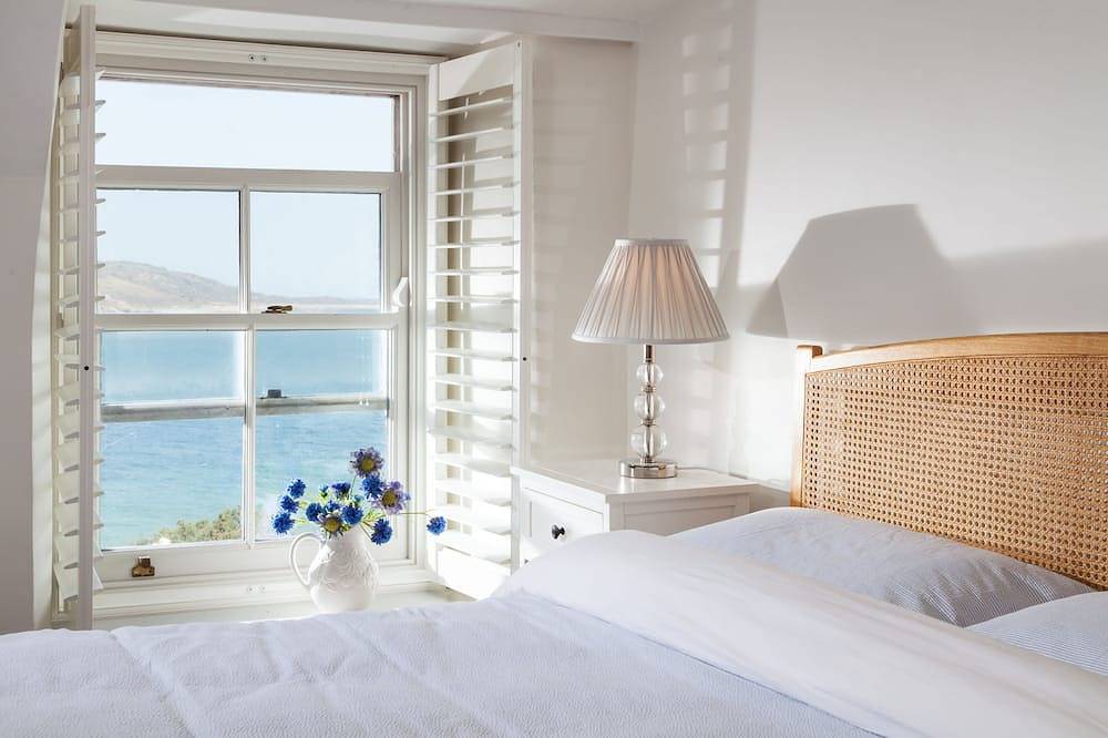 Ganze Wohnung, Just a stone's throw away from the water's edge, thatched Trevarrow Cottage is the ideal place to un in Coverack, Cornwall