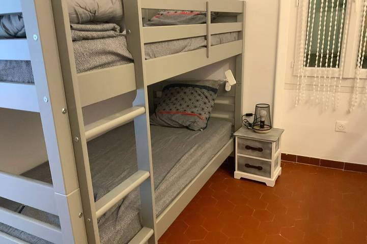 Location de vacances pour 10 personnes, avec Terrasse et Jardin à Saint-Laurent-la-Vernède - 4